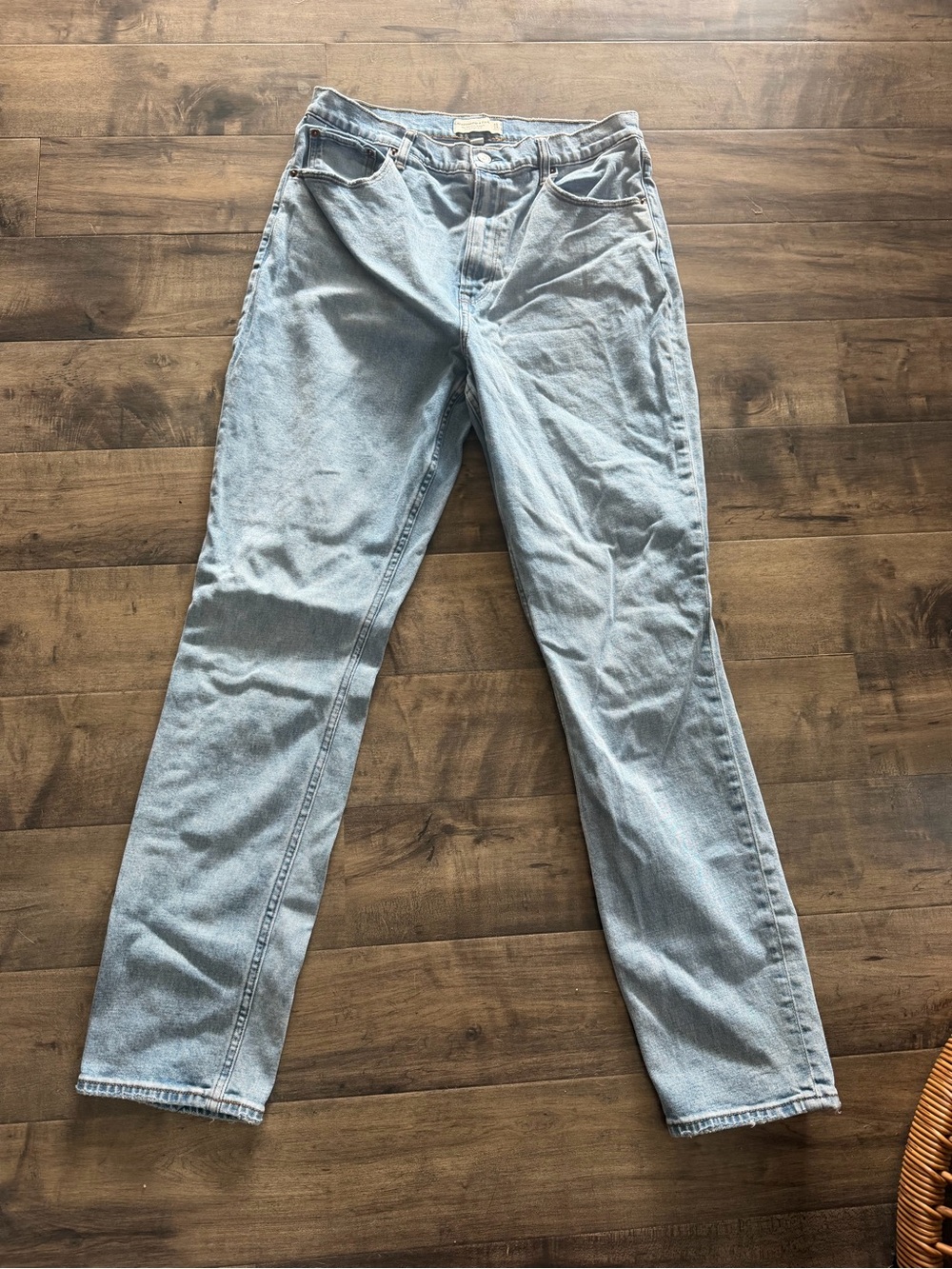 Abercrombie & Fitch 90’s Slim Straight Ultra High Rise Jeans- 14L